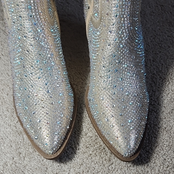 SHEIN Shimmering Silver Over-the-Knee Boots - Picture 4 of 11